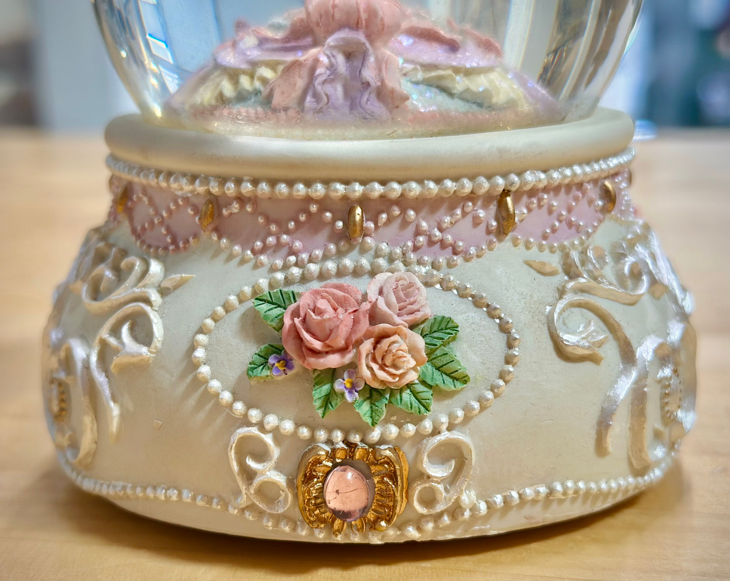 Antique Carrousel Snow globe