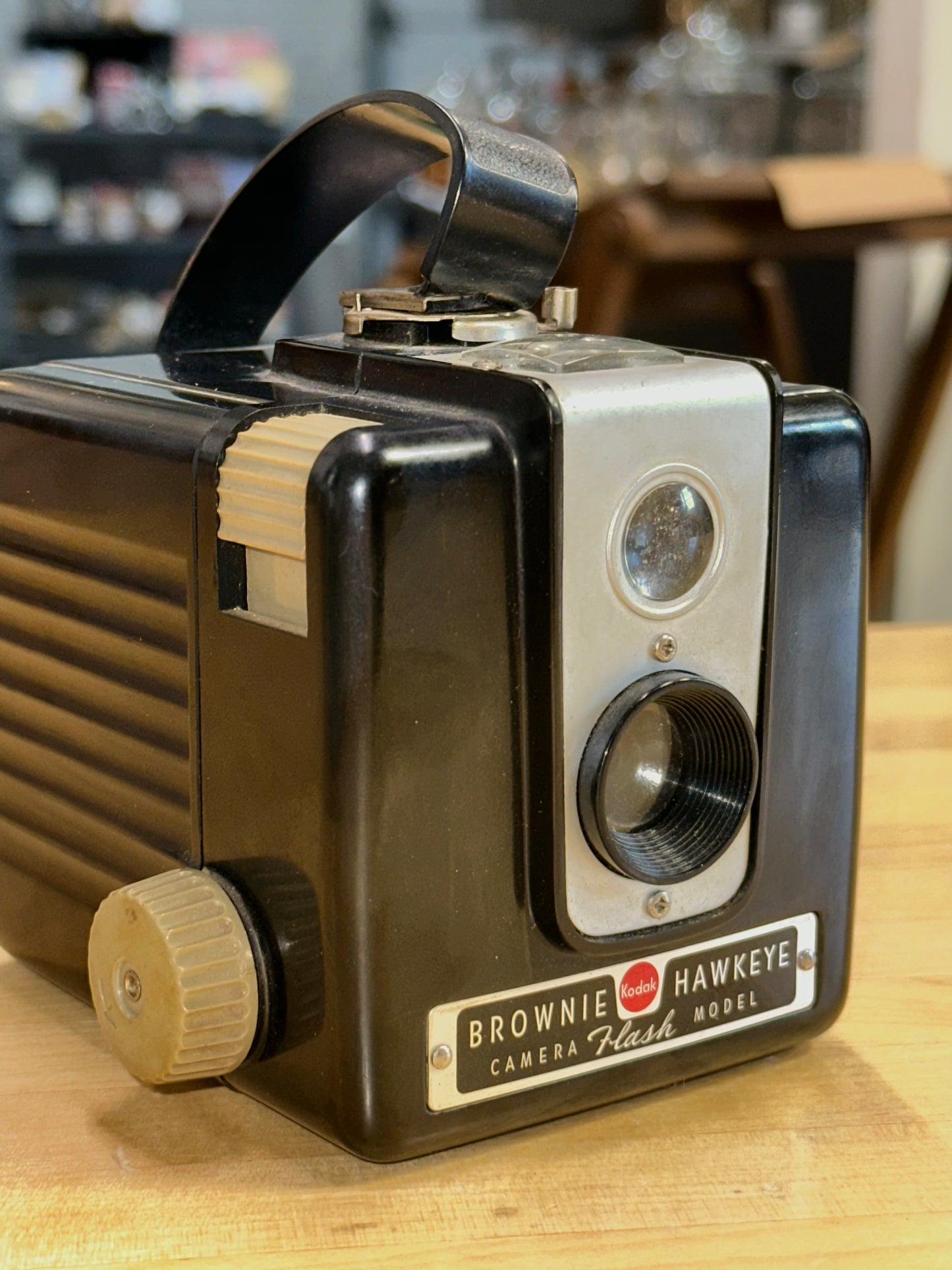 Kodak Classics: The 1950s Brownie Hawkeye & 1960s Instamatic 304 – Icons of a Golden Age in Photography
