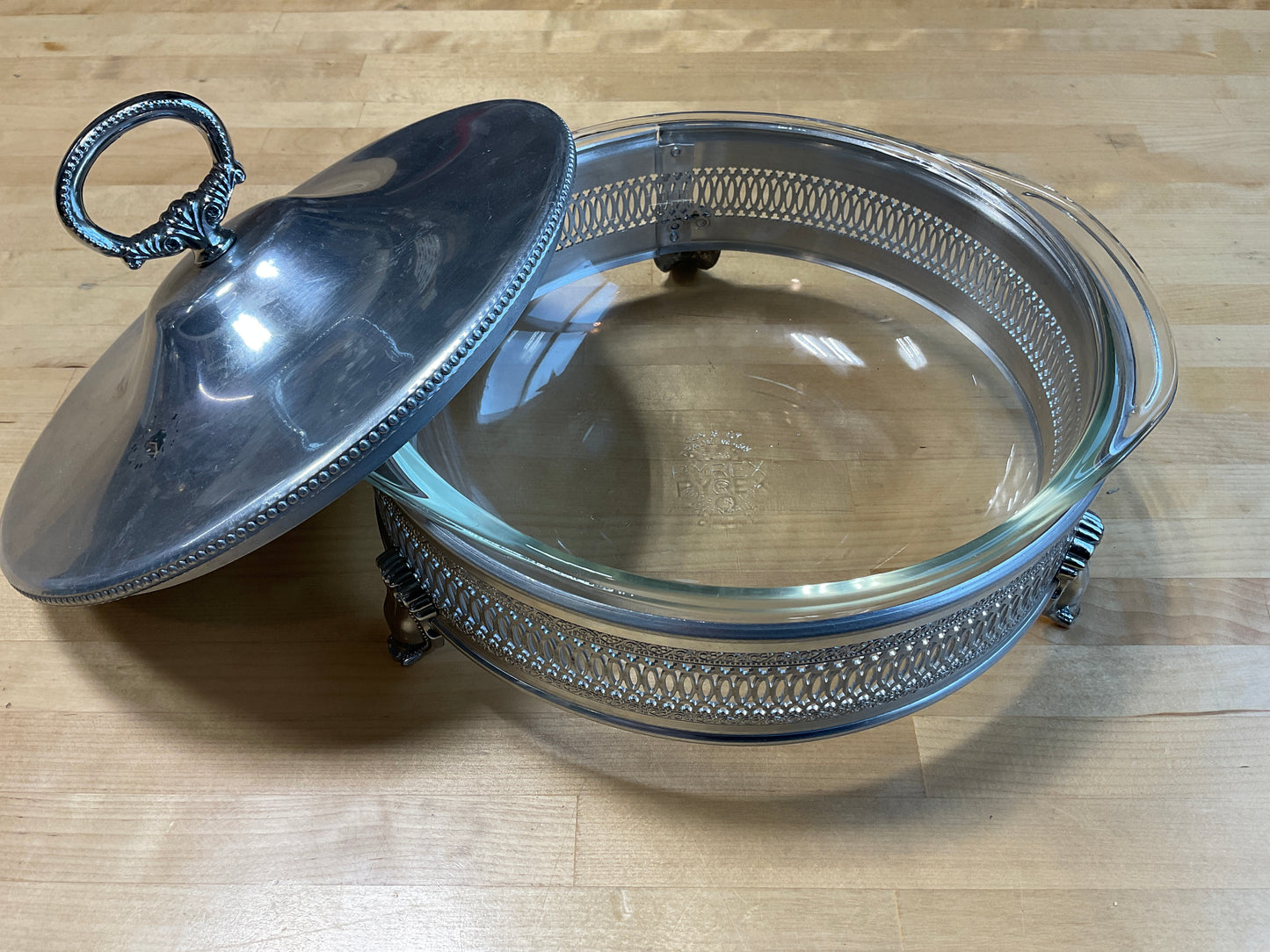 Pyrex Double Dollar Stamp Flat Rim Plate With Monarch Plate Brand Caddy