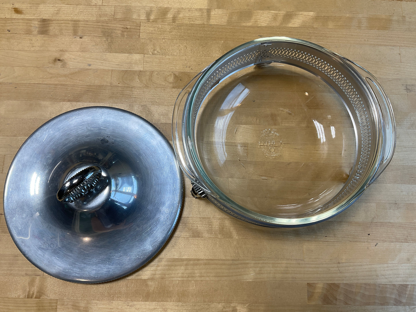 Pyrex Double Dollar Stamp Flat Rim Plate With Monarch Plate Brand Caddy