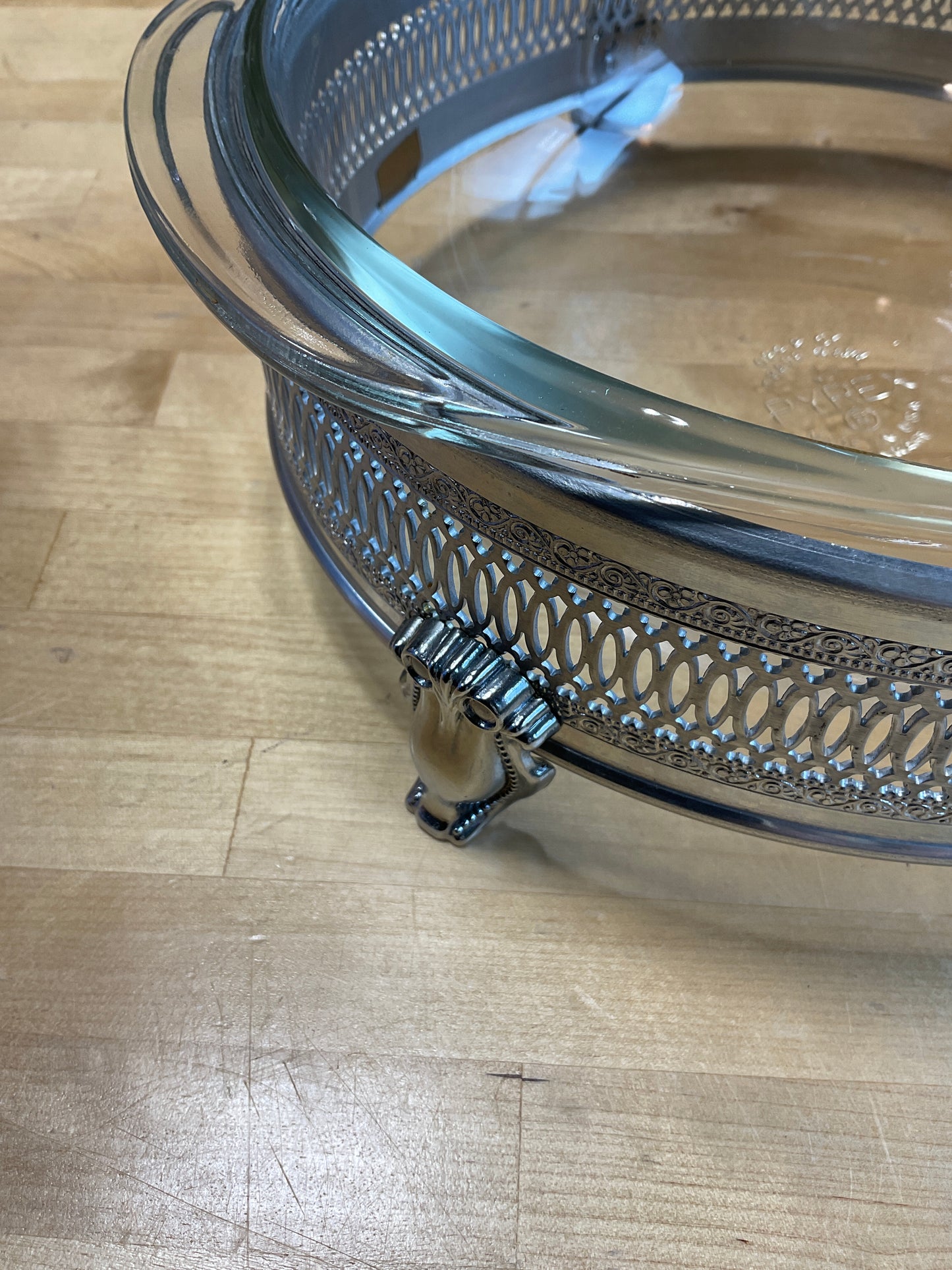 Pyrex Double Dollar Stamp Flat Rim Plate With Monarch Plate Brand Caddy