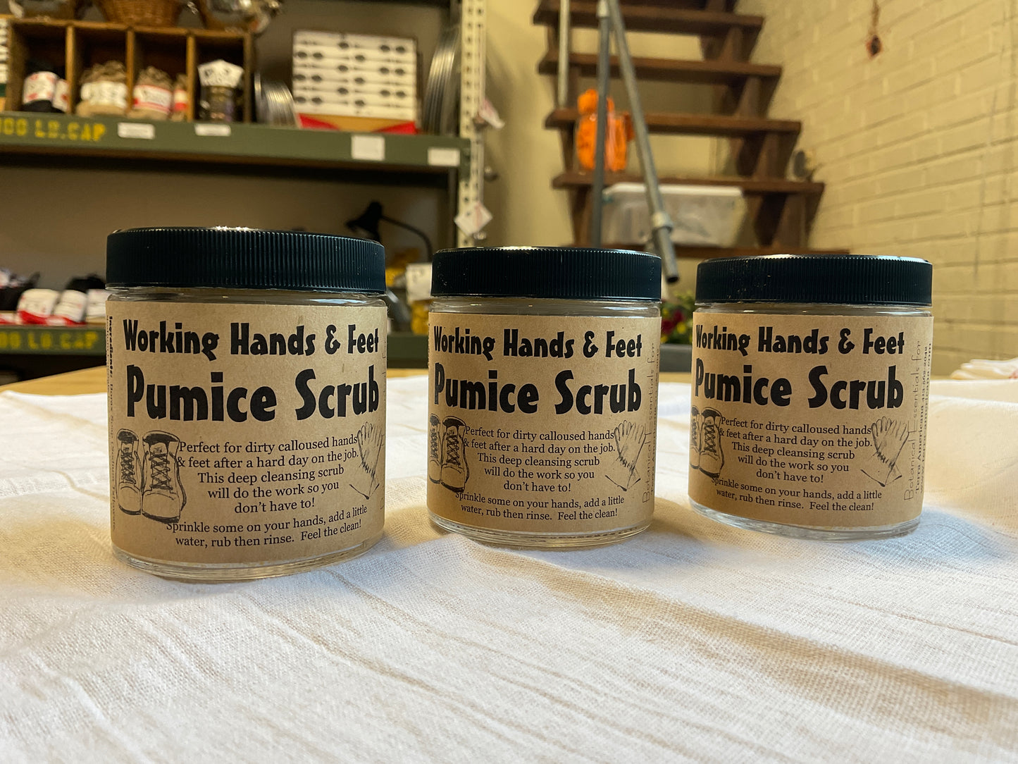Working Hands & Feet Pumice and Scrub Brush