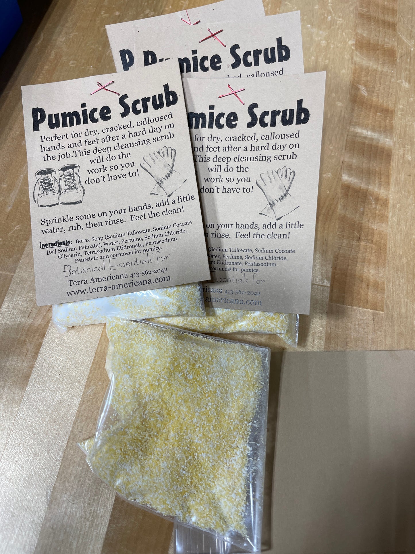 Working Hands & Feet Pumice and Scrub Brush
