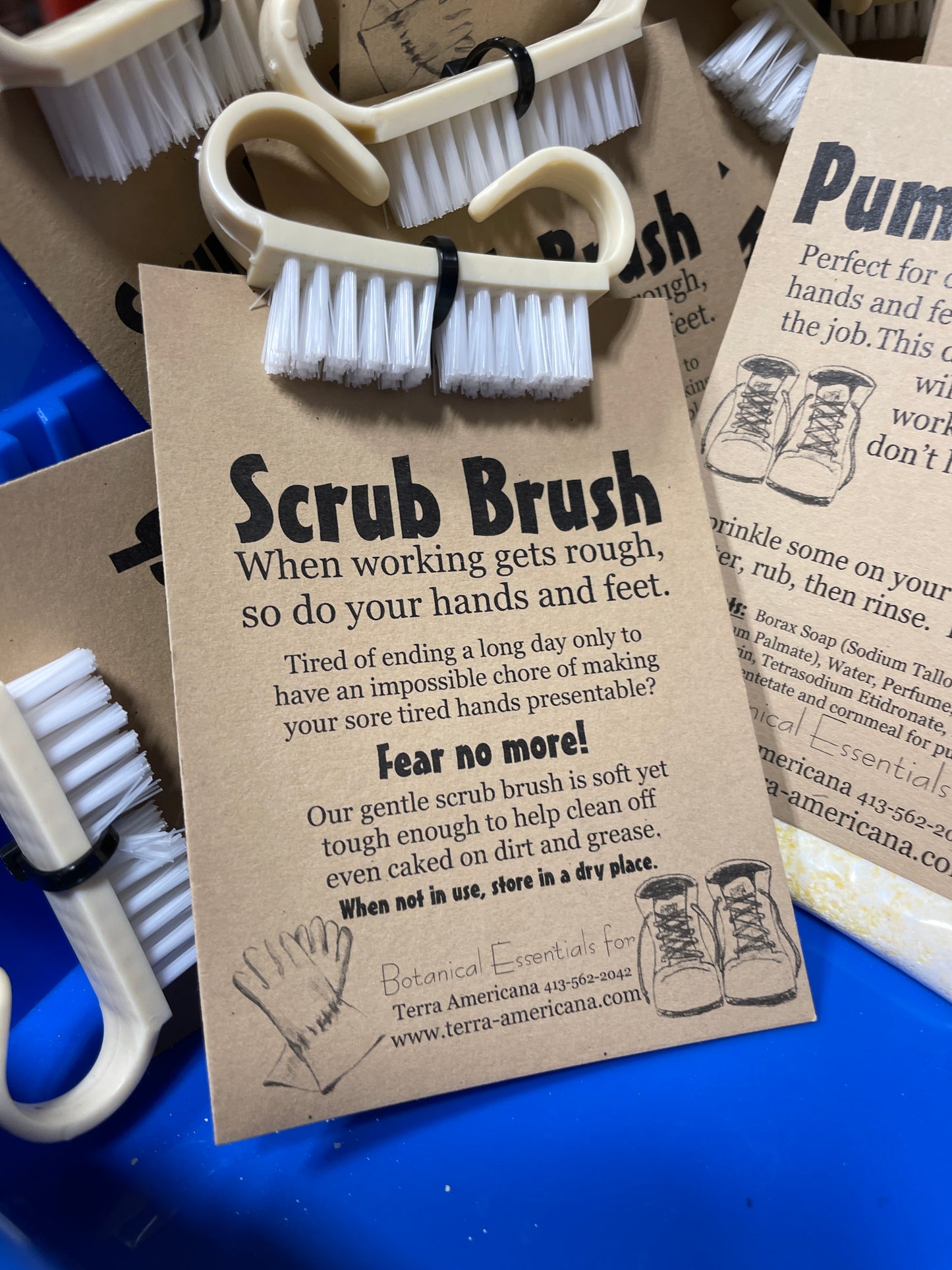 Working Hands & Feet Pumice and Scrub Brush