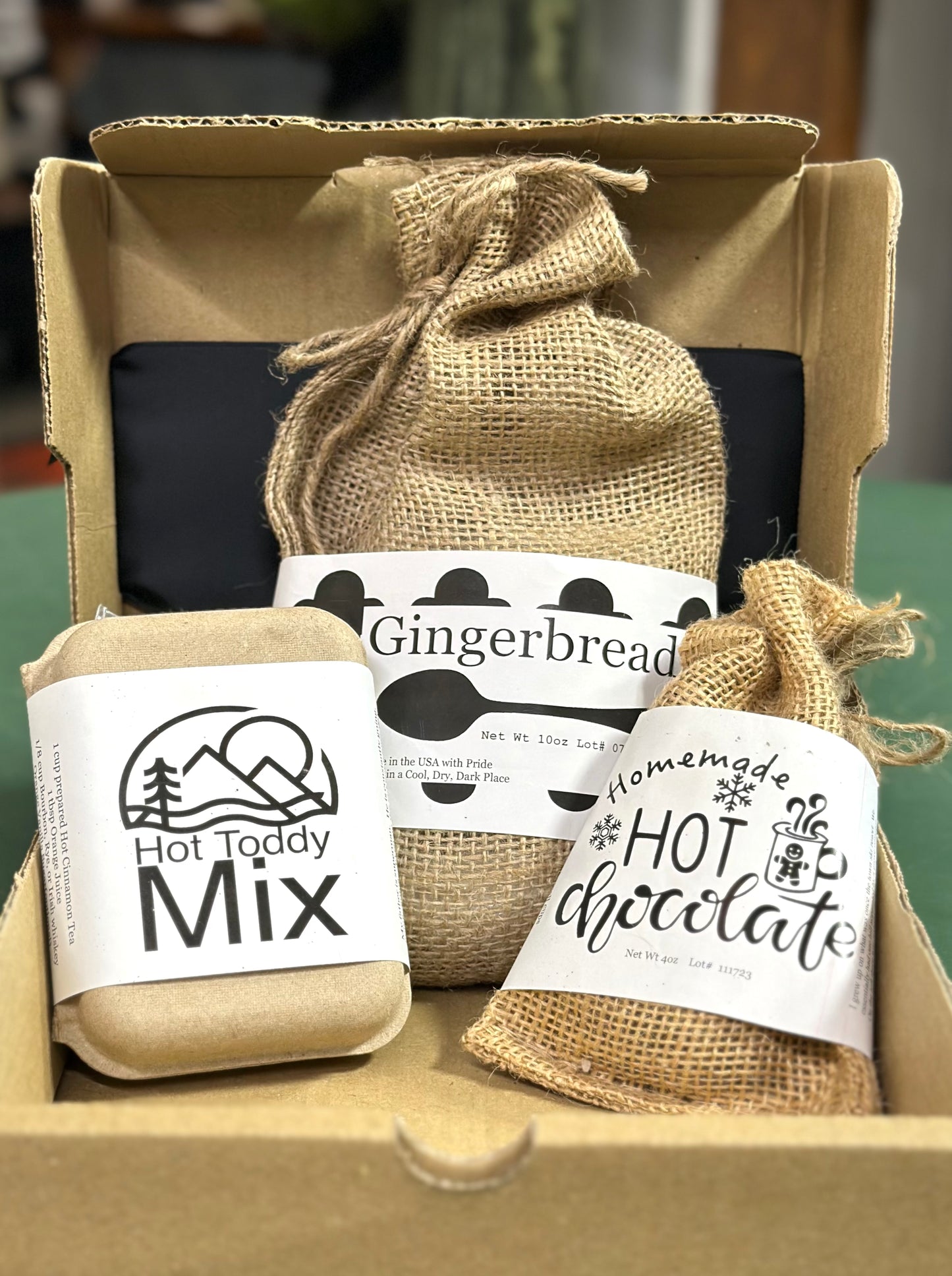 Northern Delights Gift Box: Cozy Winter Flavors for Snowy Family Fun