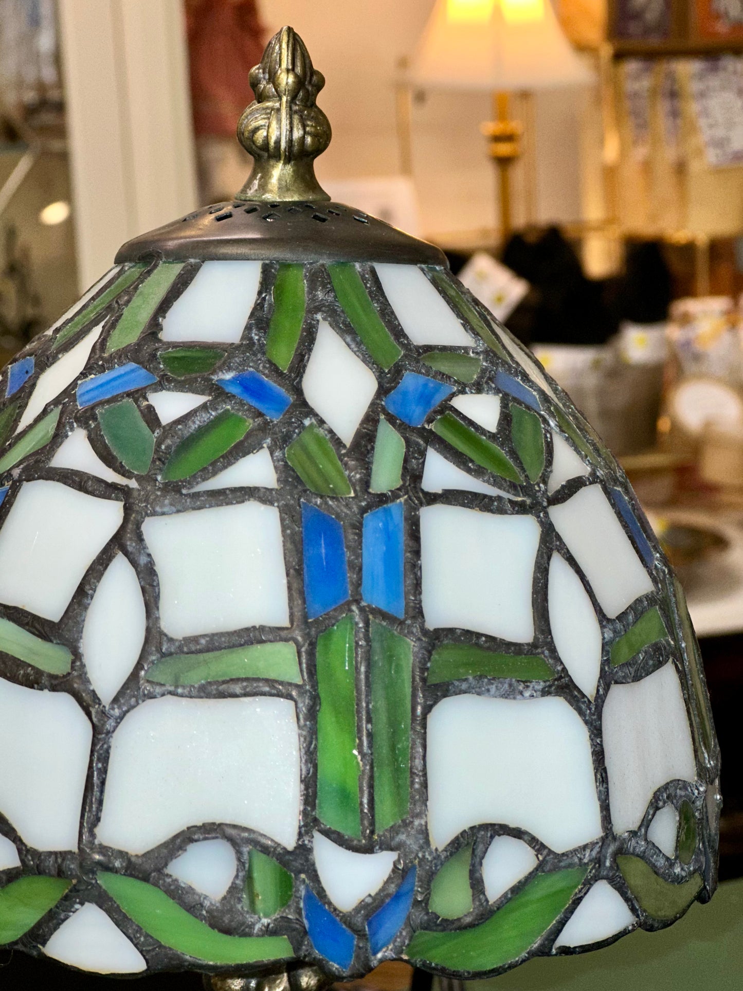 Vintage Tiffany-Style Stained Glass Accent Lamp