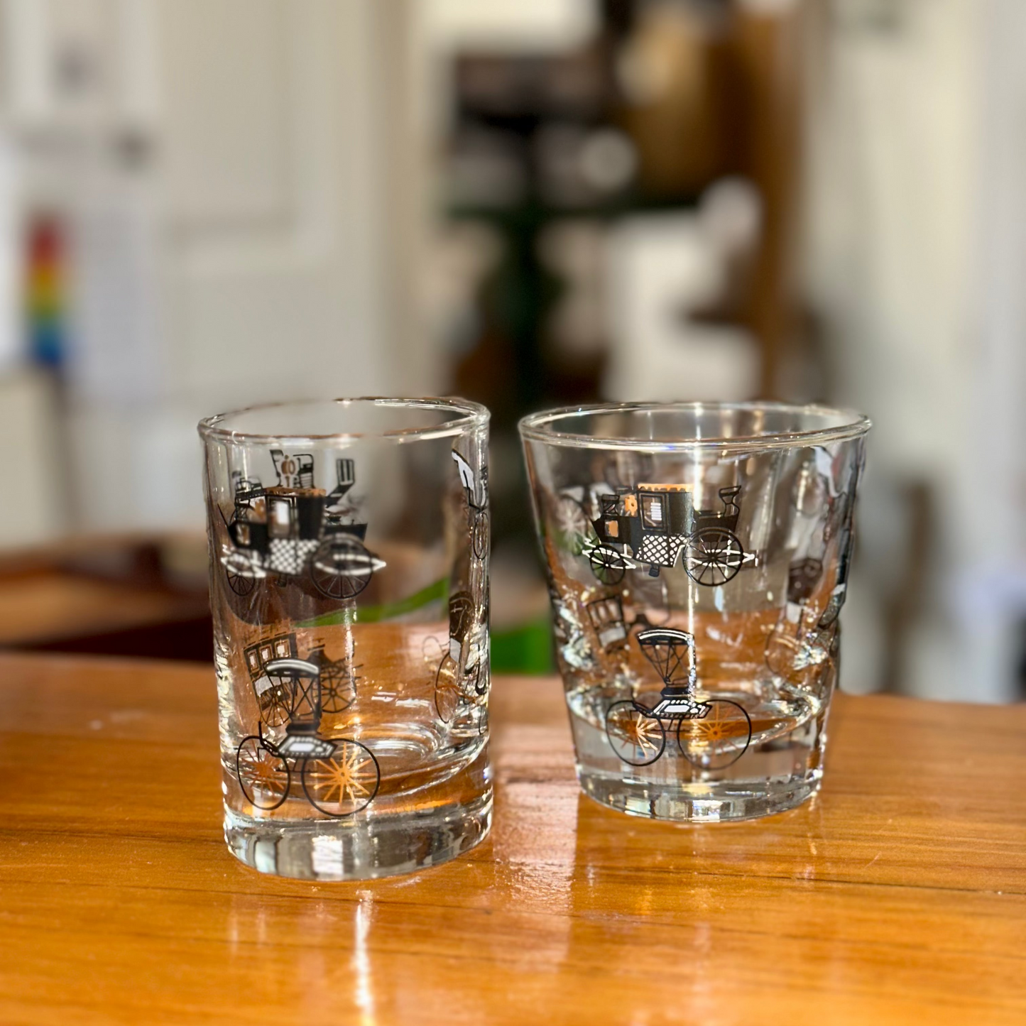 MCM cocktail glass with Victorian carriage artwork