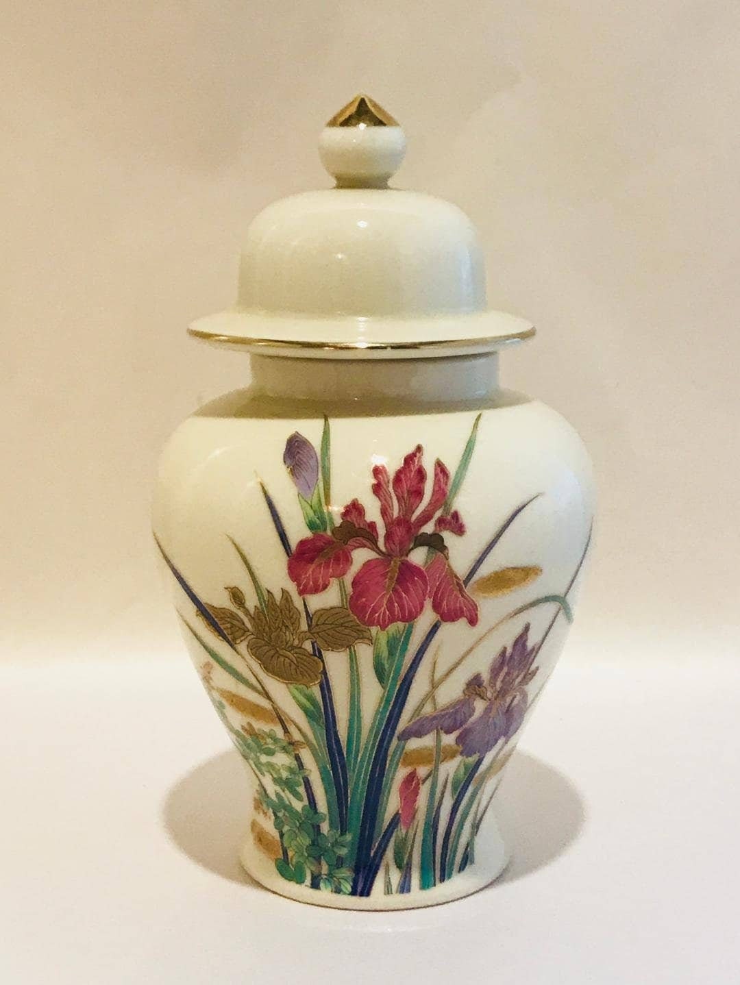 Flowered porcelain ginger jar vase/urn with gold trim