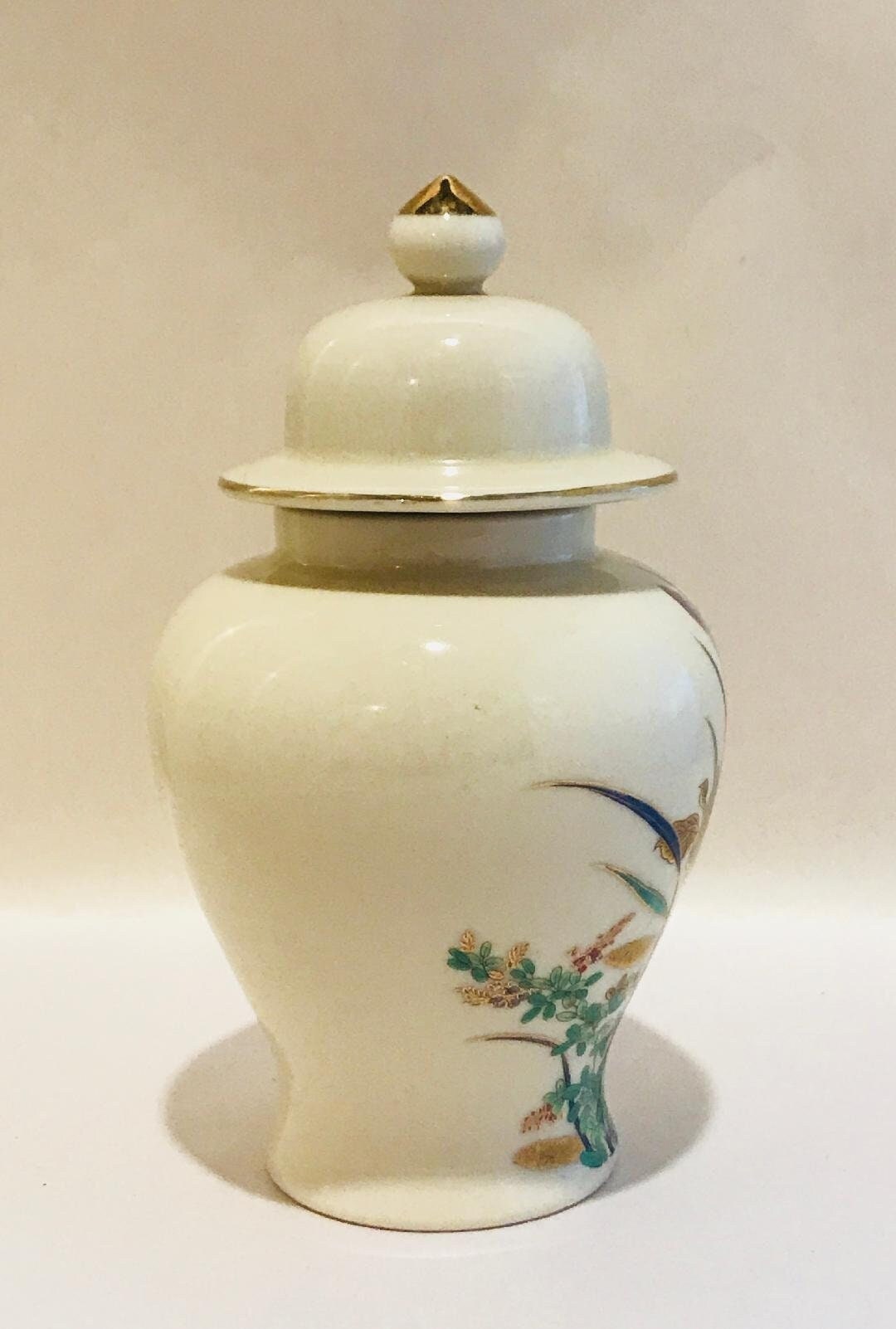 Flowered porcelain ginger jar vase/urn with gold trim