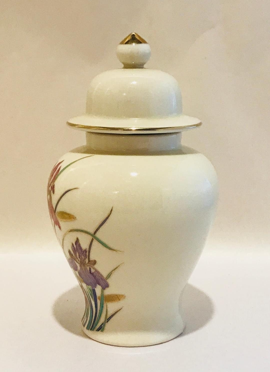 Flowered porcelain ginger jar vase/urn with gold trim