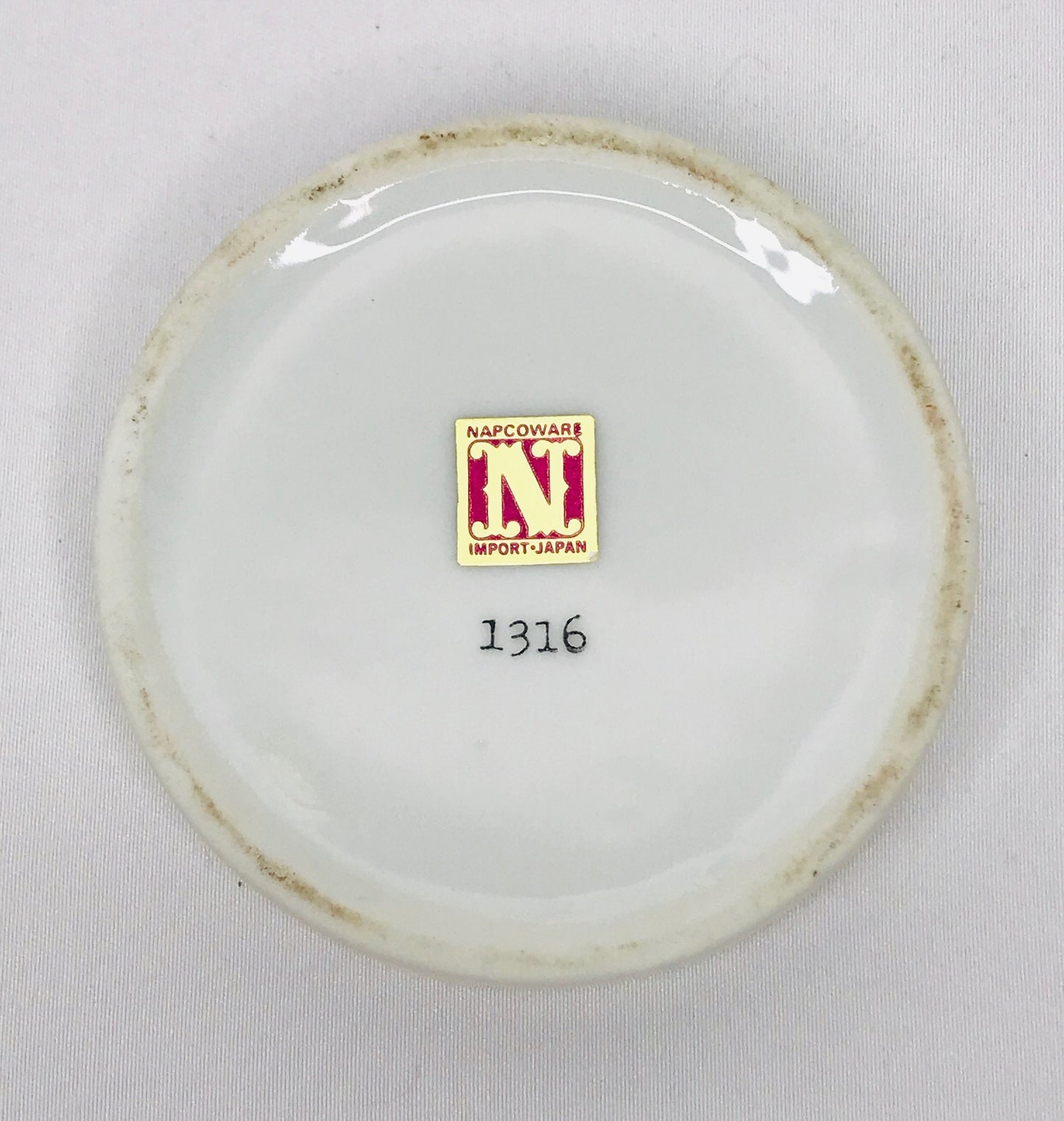 gold rimmed trinket/jewelry dish (Napcoware import-japan)