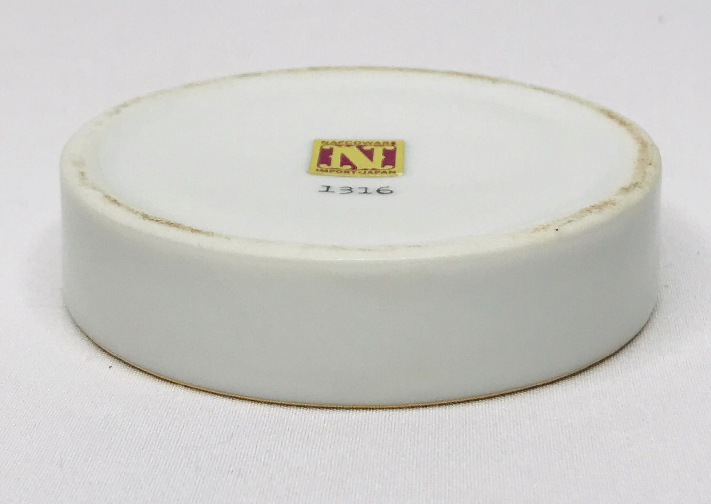 gold rimmed trinket/jewelry dish (Napcoware import-japan)