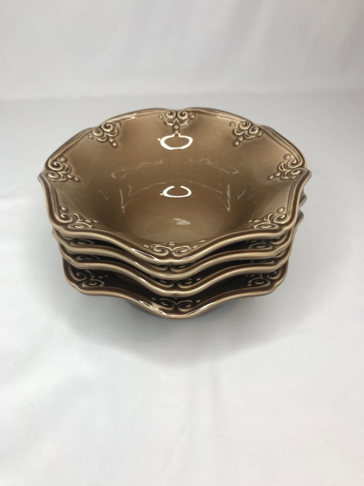 Set of 4 scalloped brown glazed soup/salad/dessert bowls resembles deartis (t)