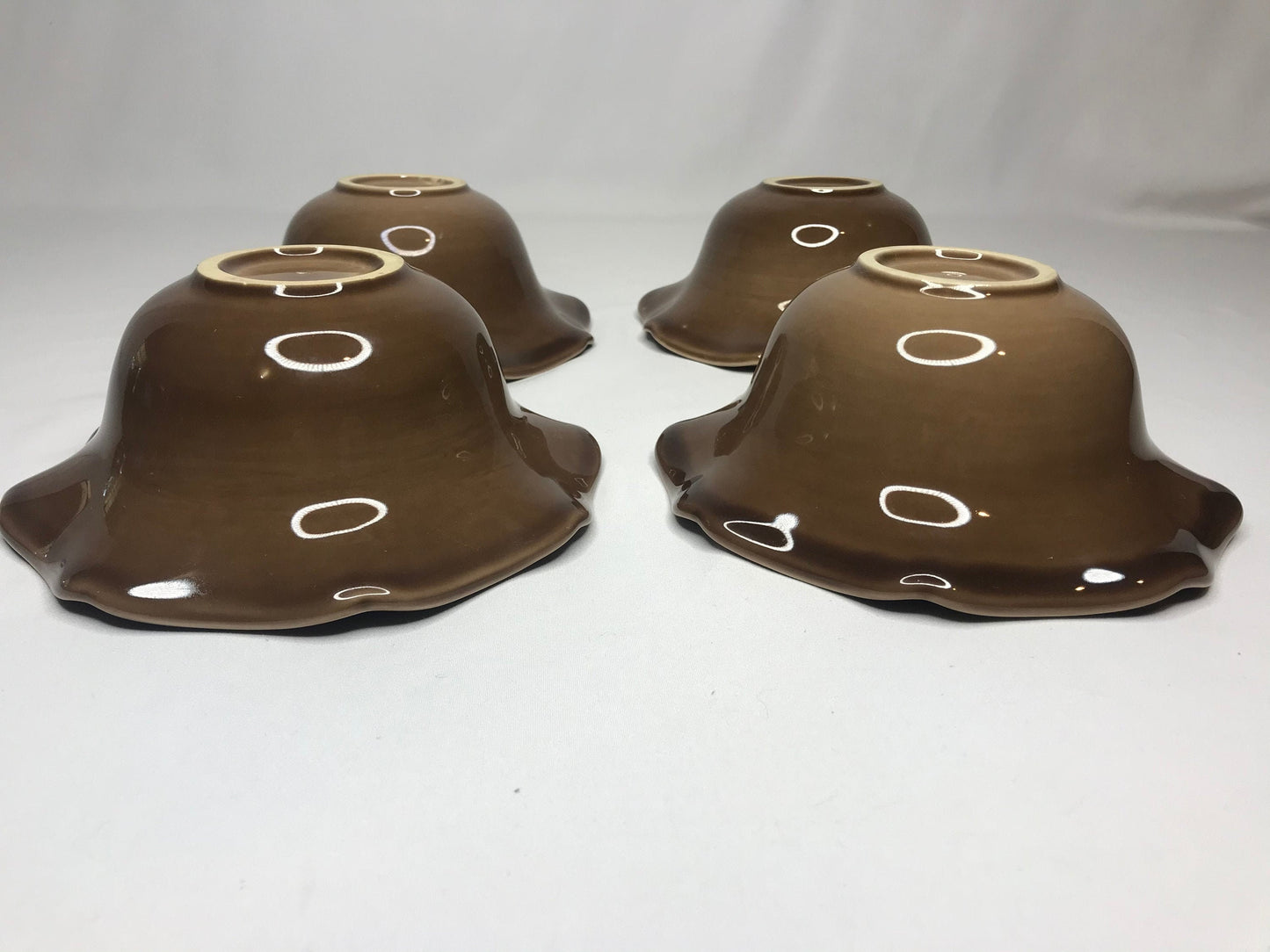 Set of 4 scalloped brown glazed soup/salad/dessert bowls resembles deartis (t)