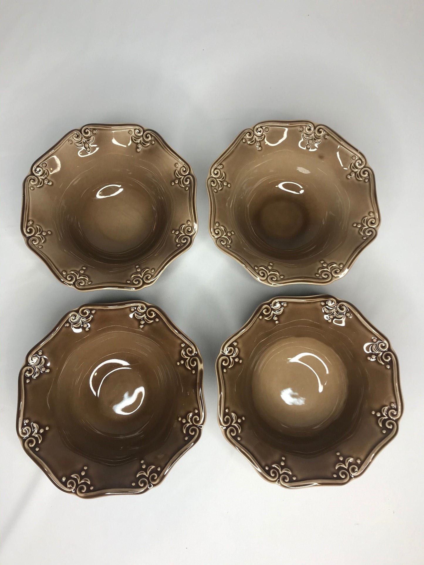 Set of 4 scalloped brown glazed soup/salad/dessert bowls resembles deartis (t)