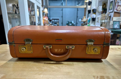 Retro Streamlite suitcase with hinged flap