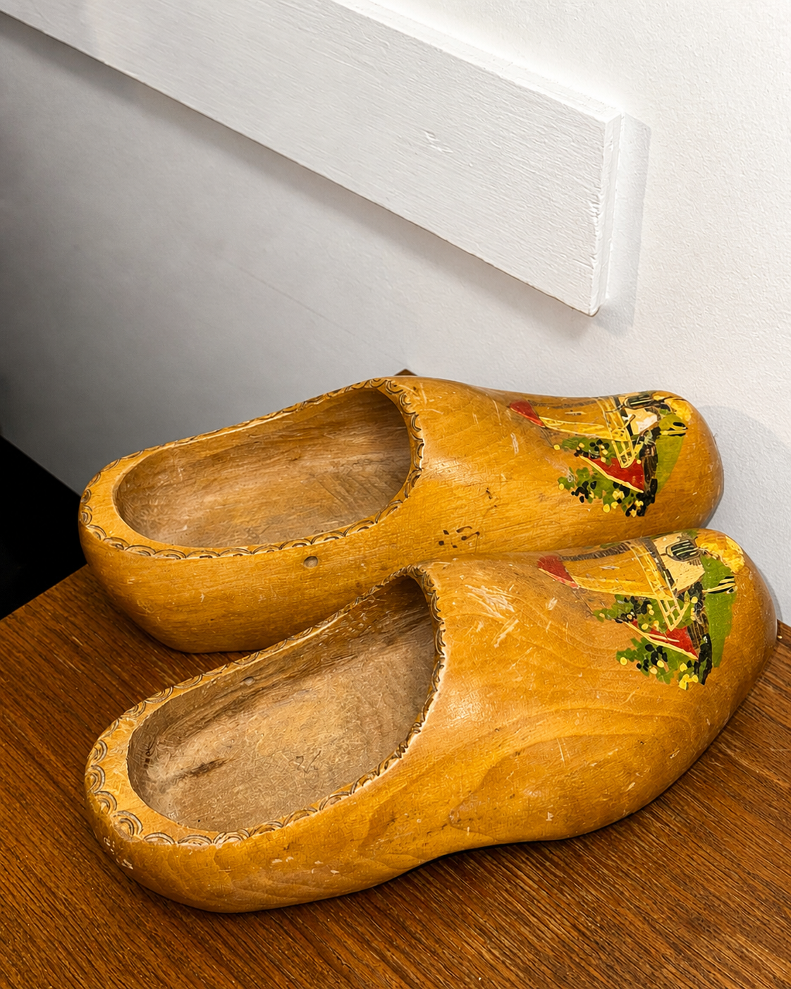 hand painted Dutch clogs vintage wooden shoe collectible