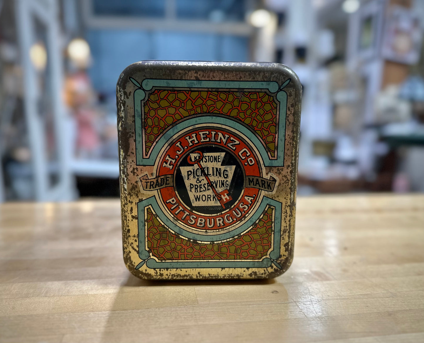 Top view of 1960’s vintage Heinz Pearls tin with classic branding