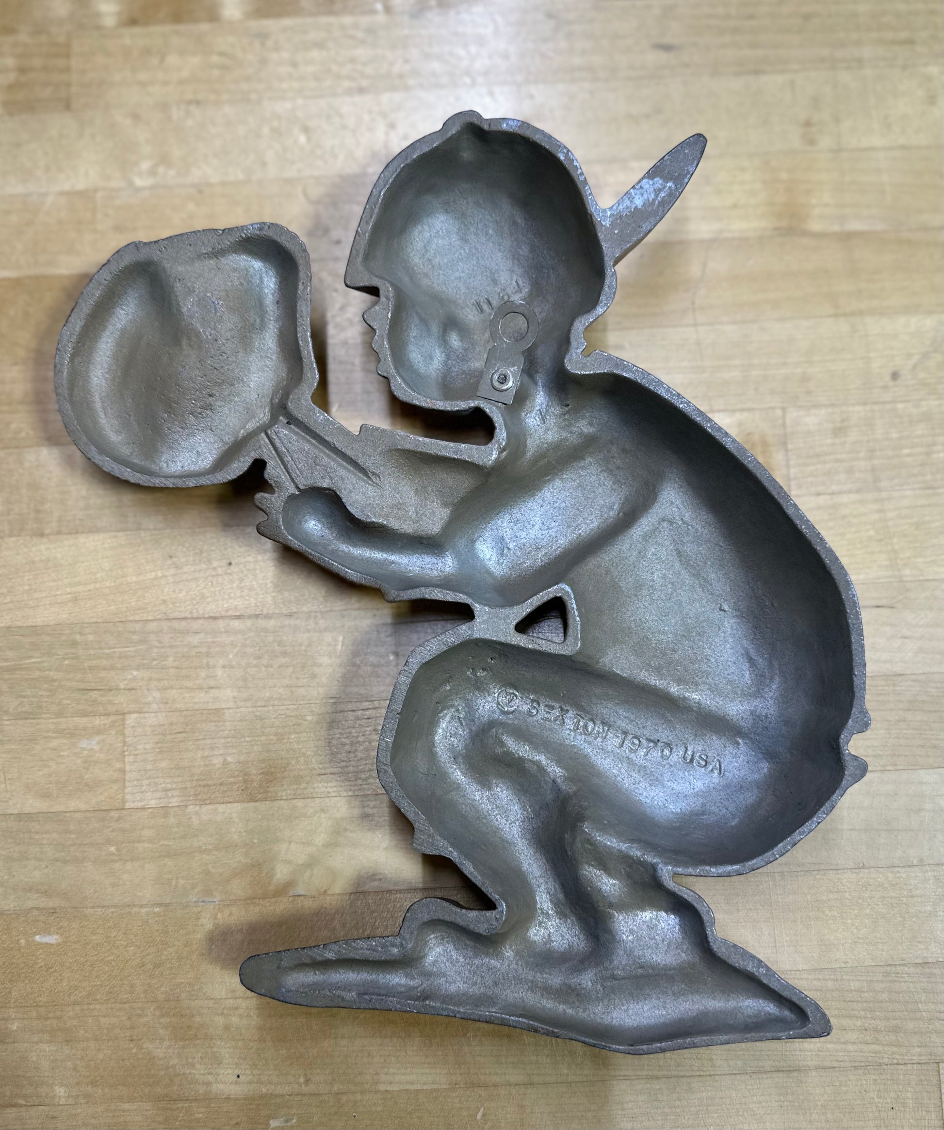 Vintage metal baseball catcher wall plaque Sexton 1970s