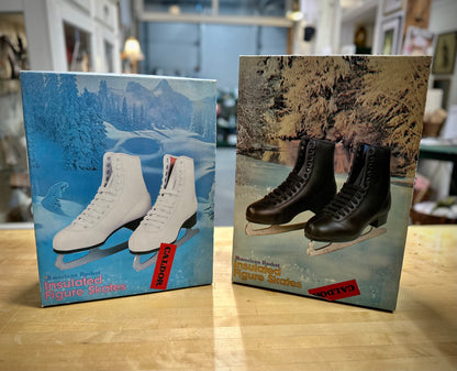 Insulated vintage figure skates for winter sports
