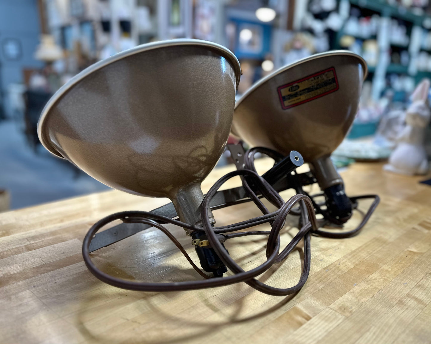 Side profile of Victor Ever-Ready Armlite vintage film and photography light