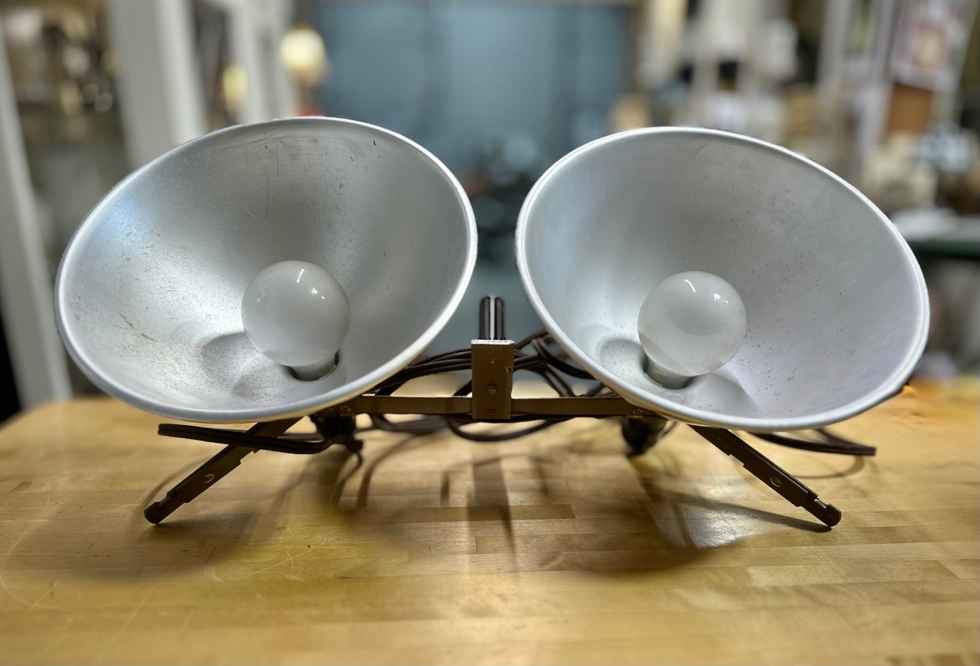 Antique Victor Ever-Ready Armlite Film & Photography Light front view