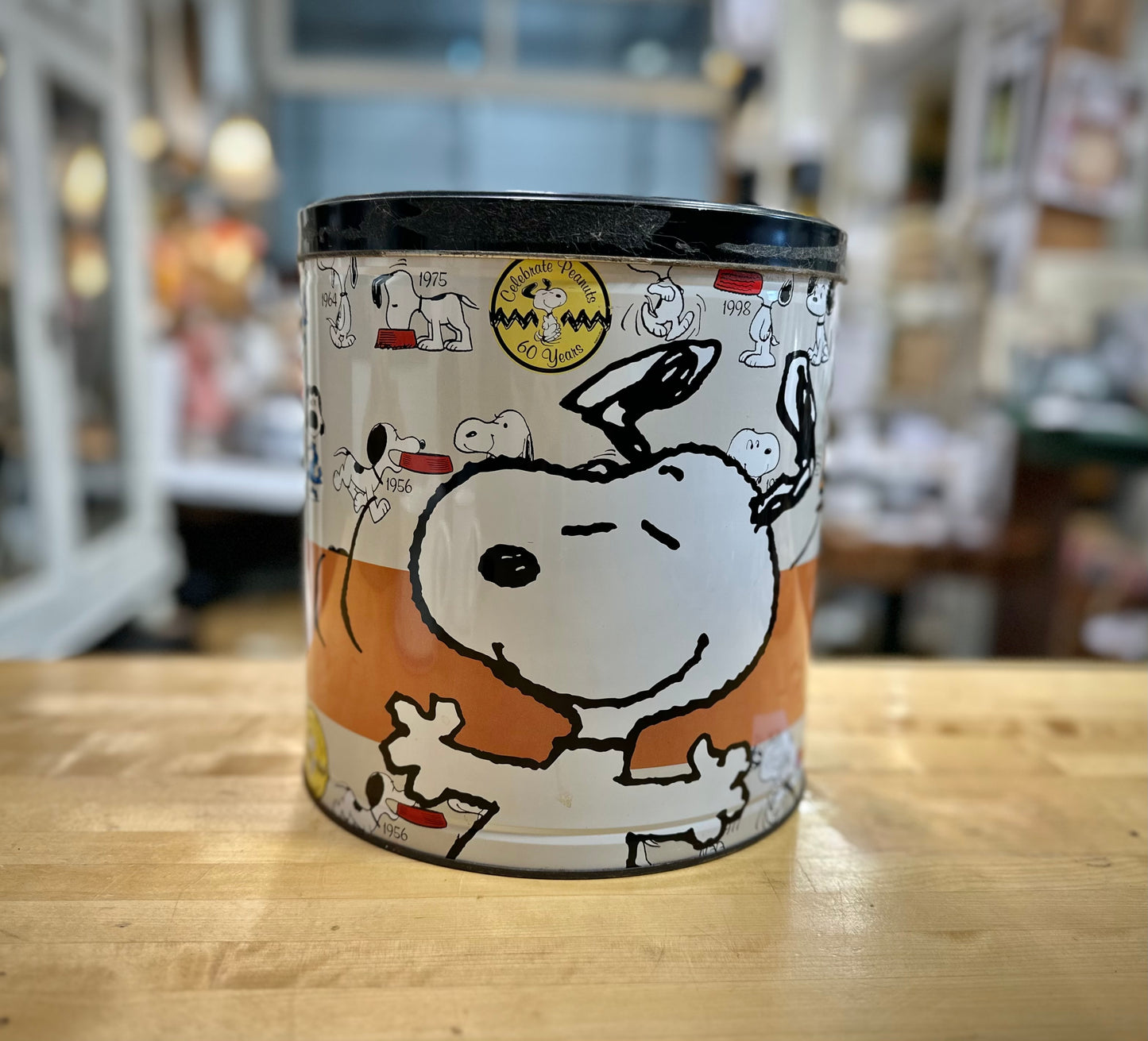 Side view of 2009 60th Anniversary Peanuts Popcorn Tin showing Snoopy Artwork