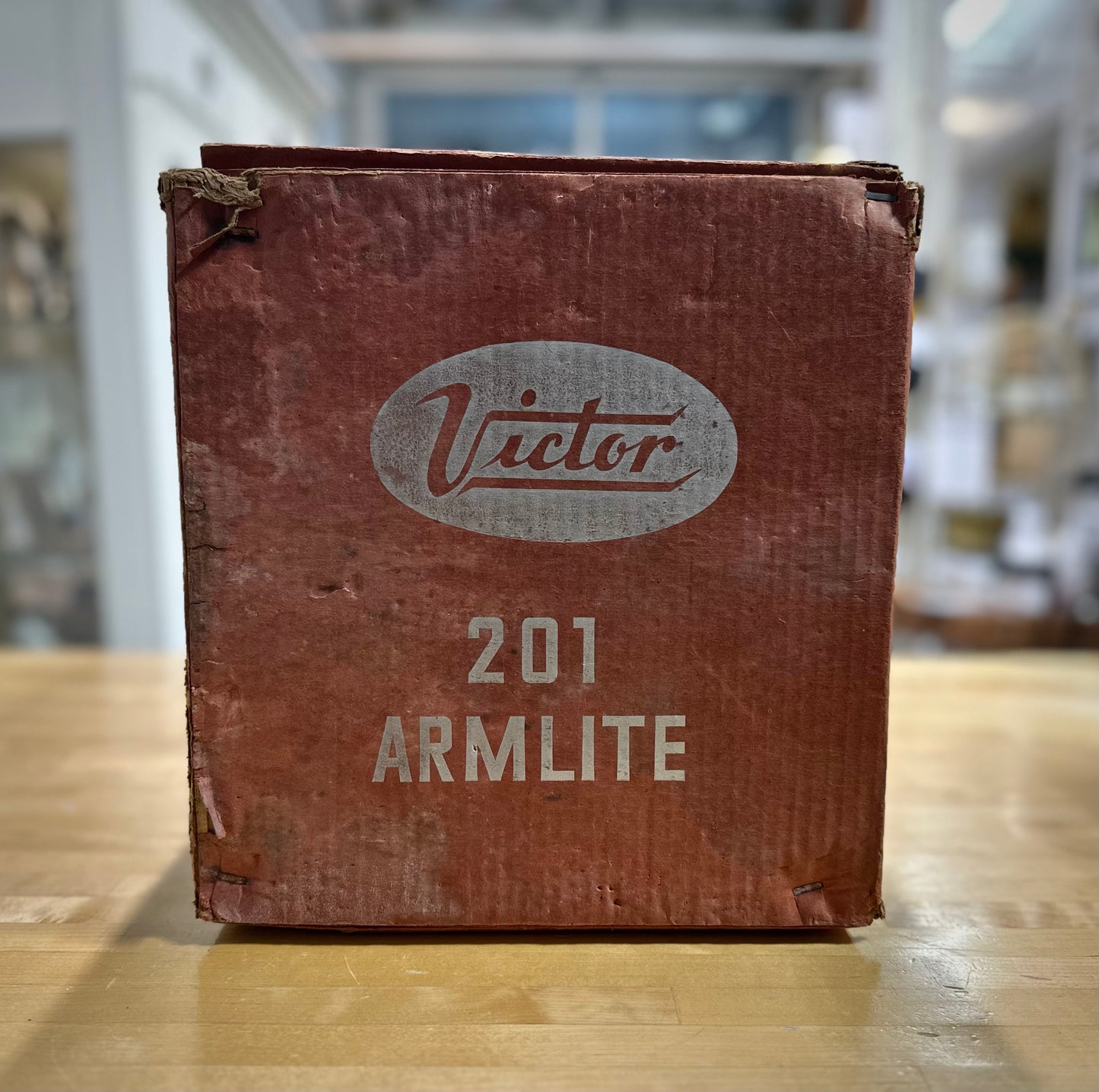 Side profile of Victor Ever-Ready Armlite vintage film and photography light