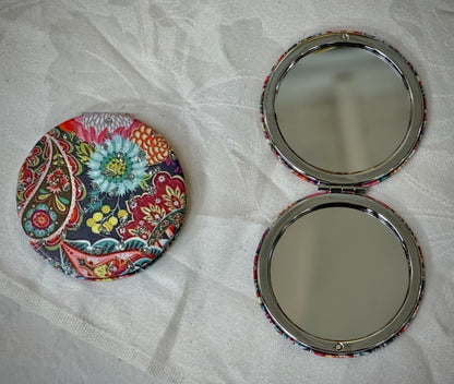 Vintage-style floral compact mirror for purse