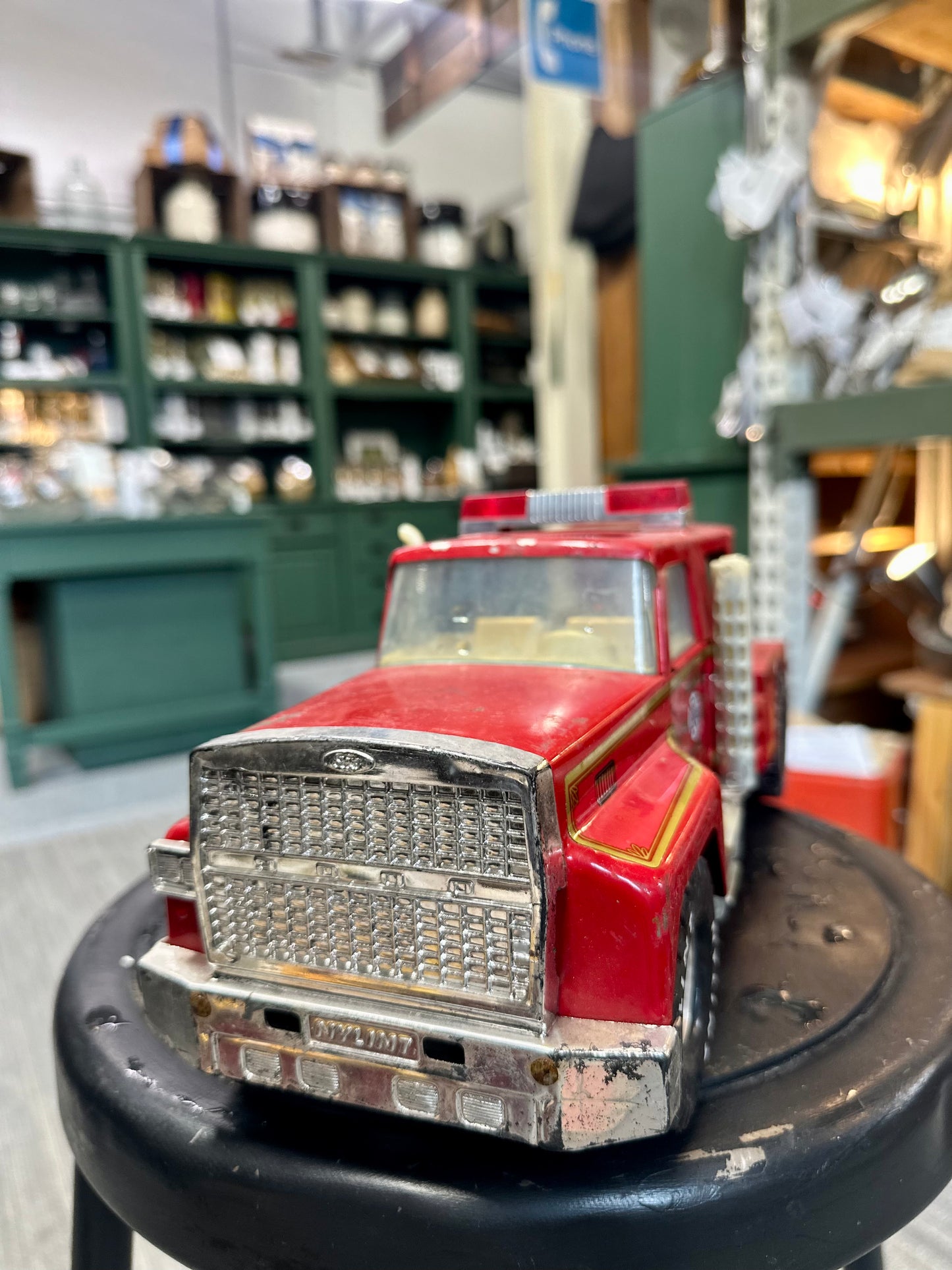 Vintage NYLINT Aerial Hook-N-Ladder W Engine 885 Fire Truck