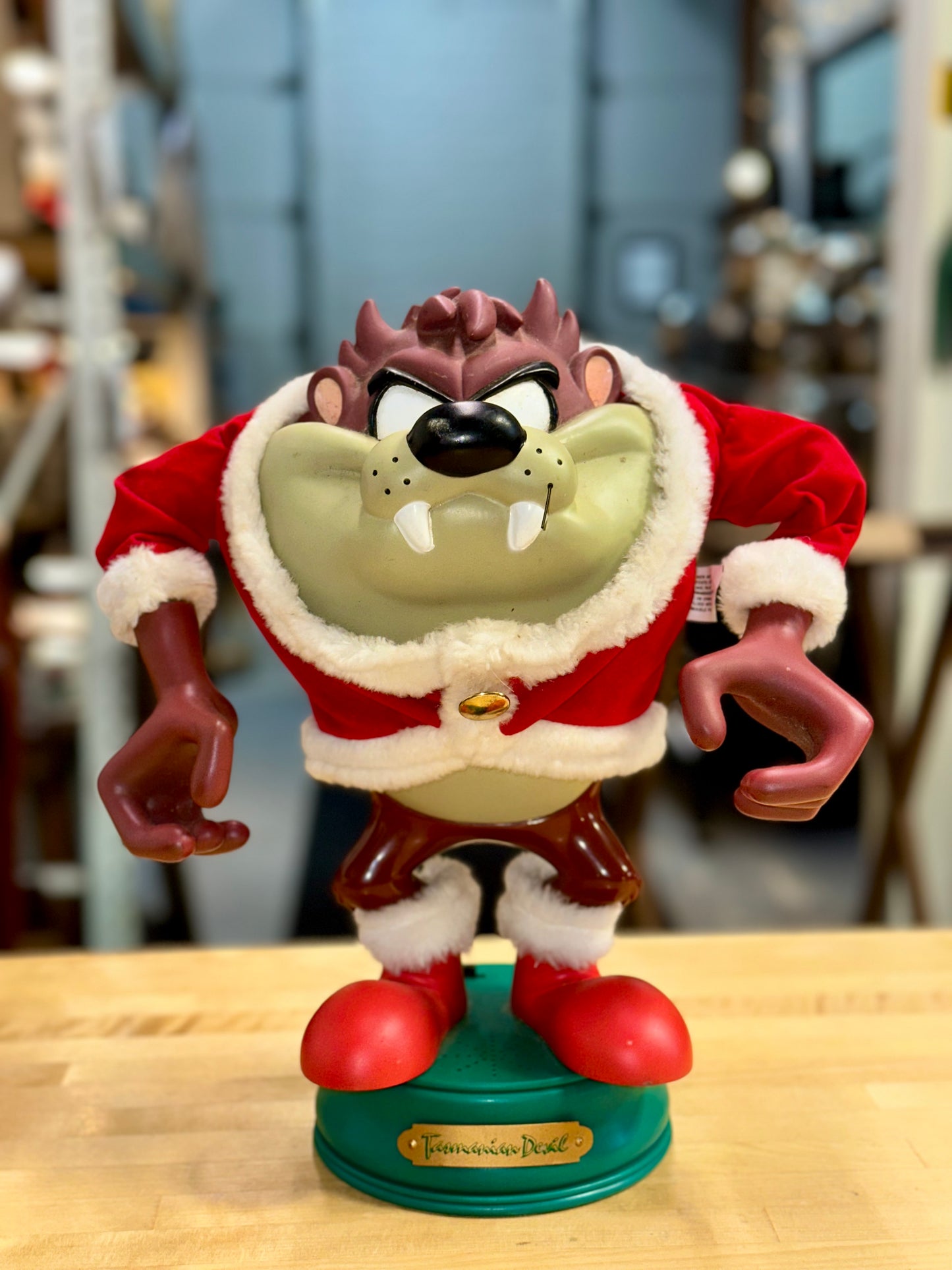 Looney Tunes Tasmanian Devil Animated Christmas Figure 1997