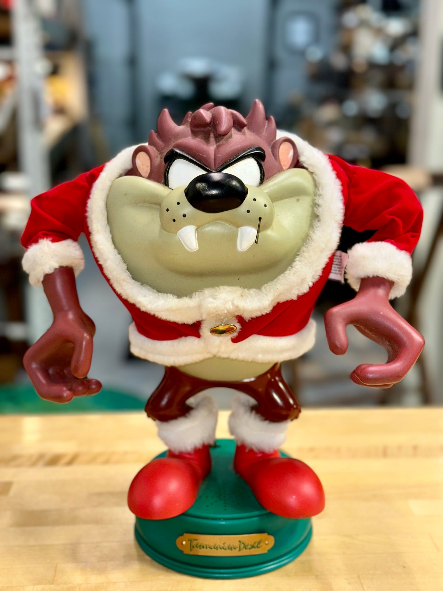 Looney Tunes Tasmanian Devil Animated Christmas Figure 1997