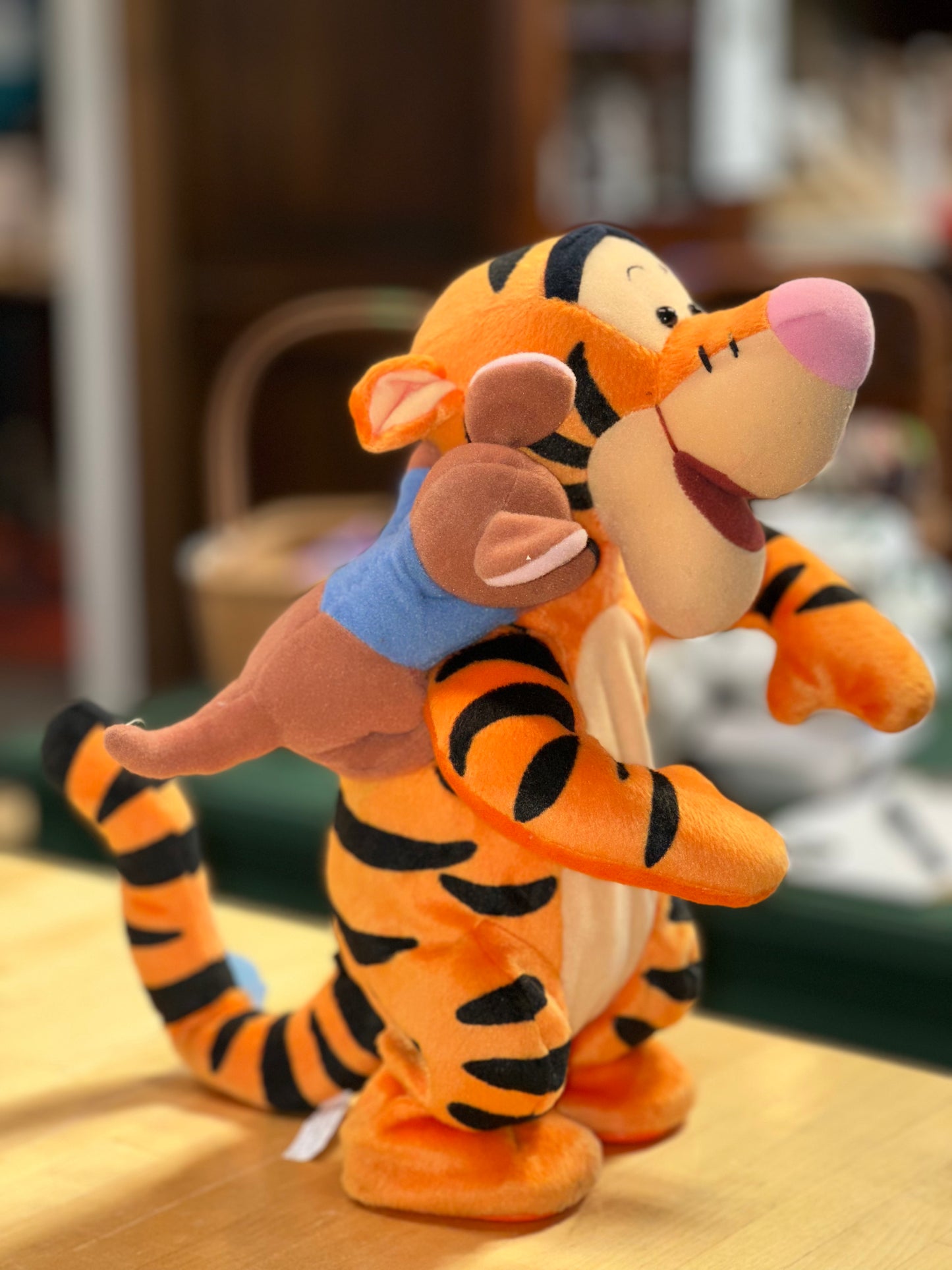 Vintage Matel 1999 Tigger And Roo Bouncing Disney Toy