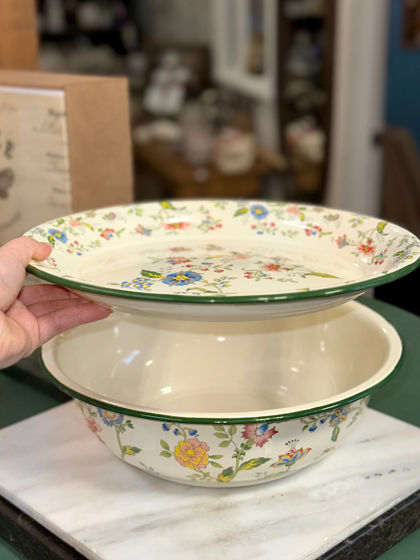 Vintage Floral Green-Rim Mixing Basin with Lid – Retro Cottage Farmhouse Kitchenware