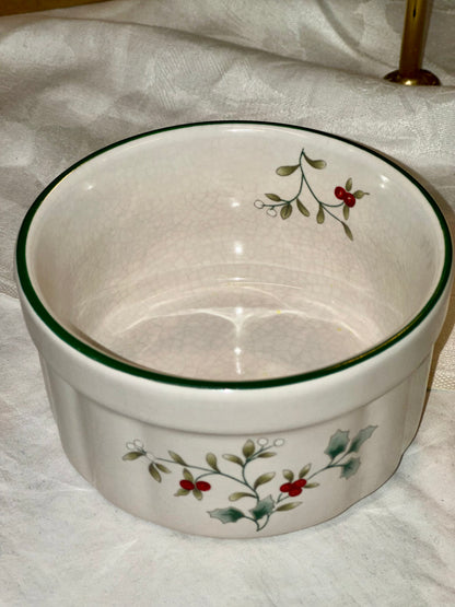 Pfaltzgraff Winterberry Soufflé/Soup Bowl