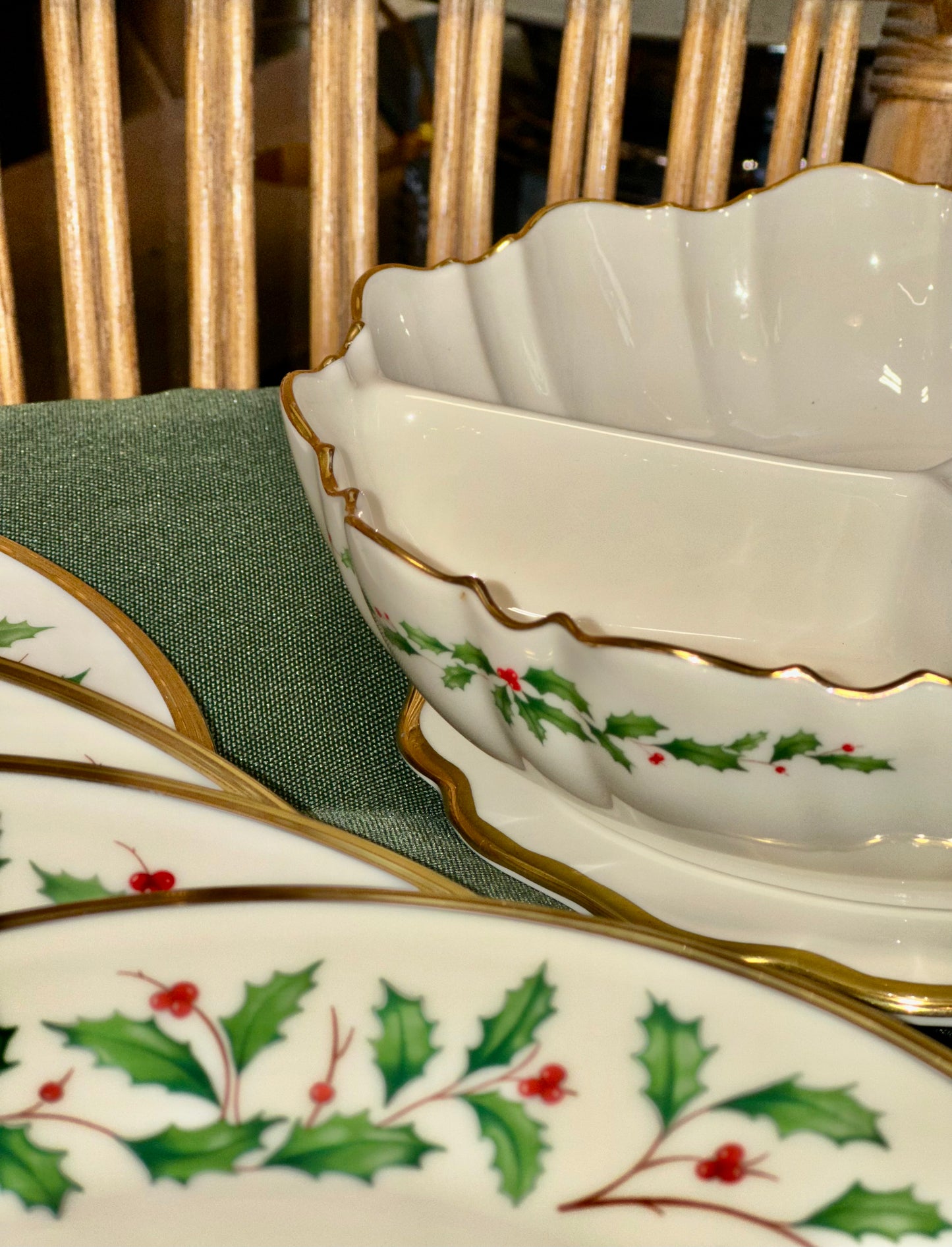 Lenox Holiday Dinnerware Set – Porcelain Plates & Serving Dish Holly & Gold Trim Collection