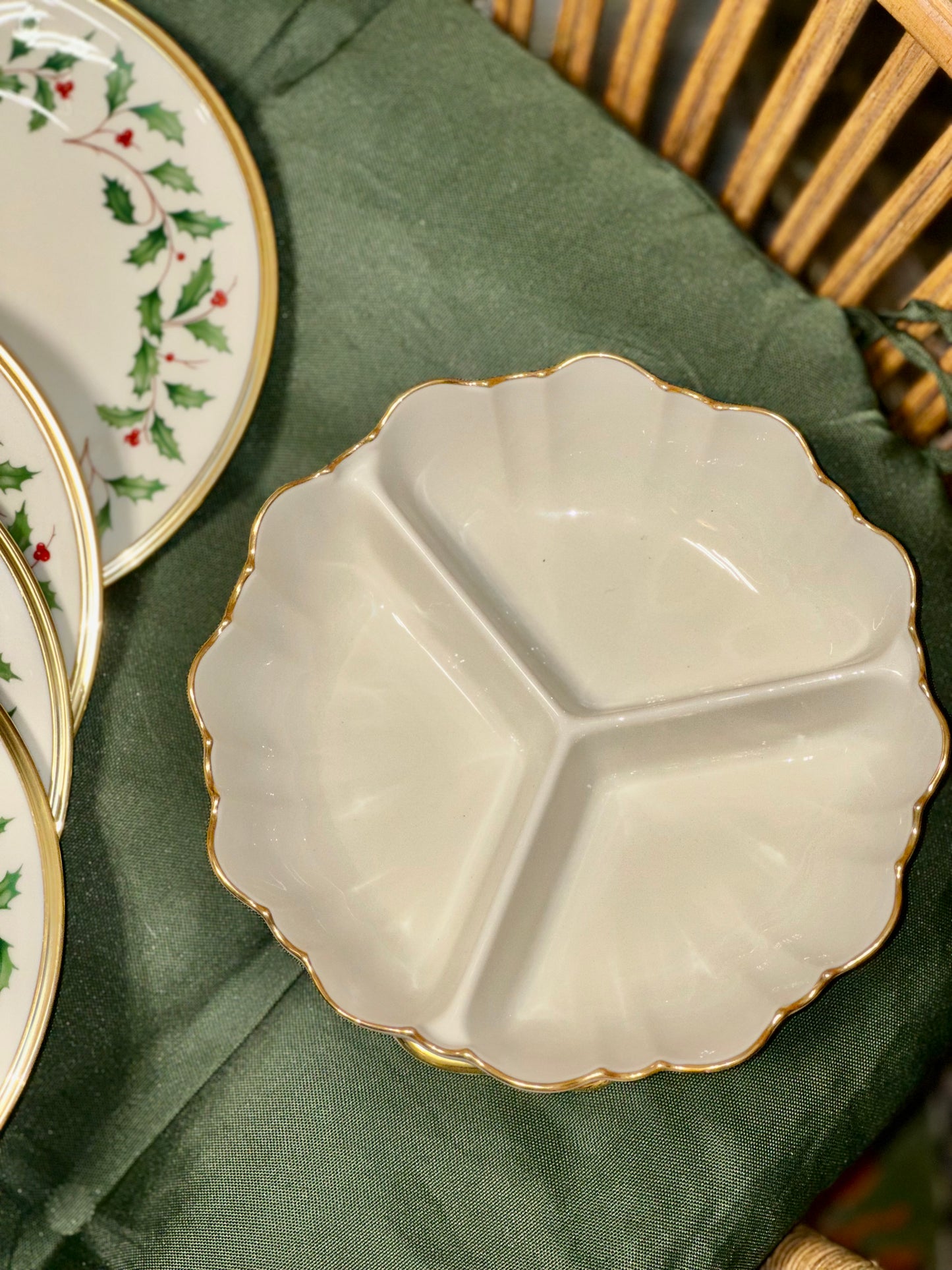Lenox Holiday Dinnerware Set – Porcelain Plates & Serving Dish Holly & Gold Trim Collection