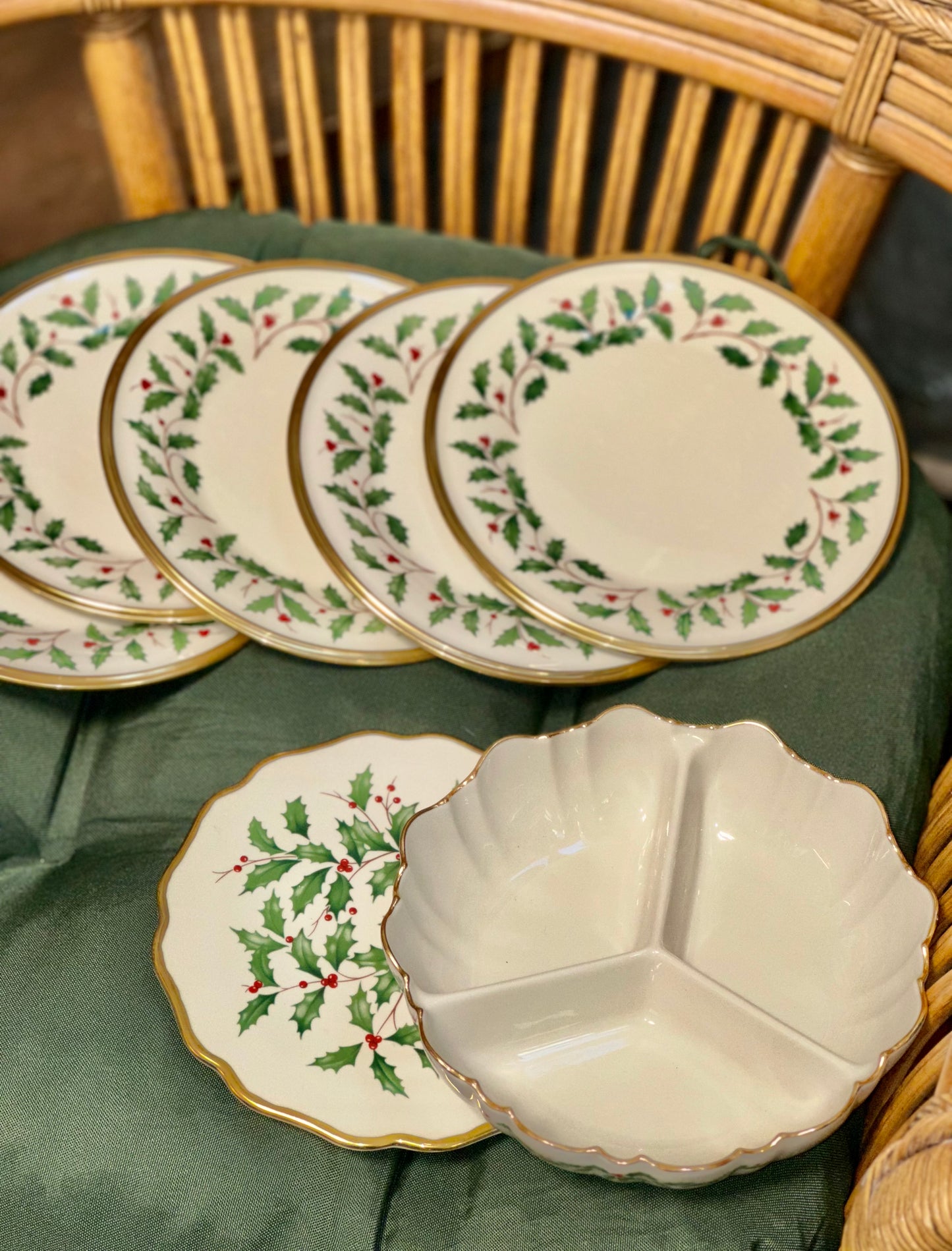 Lenox Holiday Dinnerware Set – Porcelain Plates & Serving Dish Holly & Gold Trim Collection