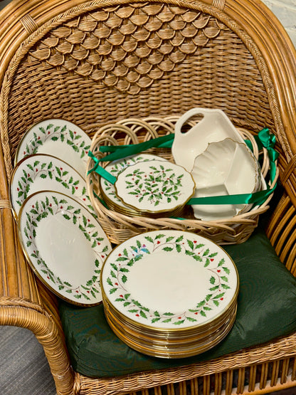 Lenox Holiday Dinnerware Set – Porcelain Plates & Serving Dish Holly & Gold Trim Collection