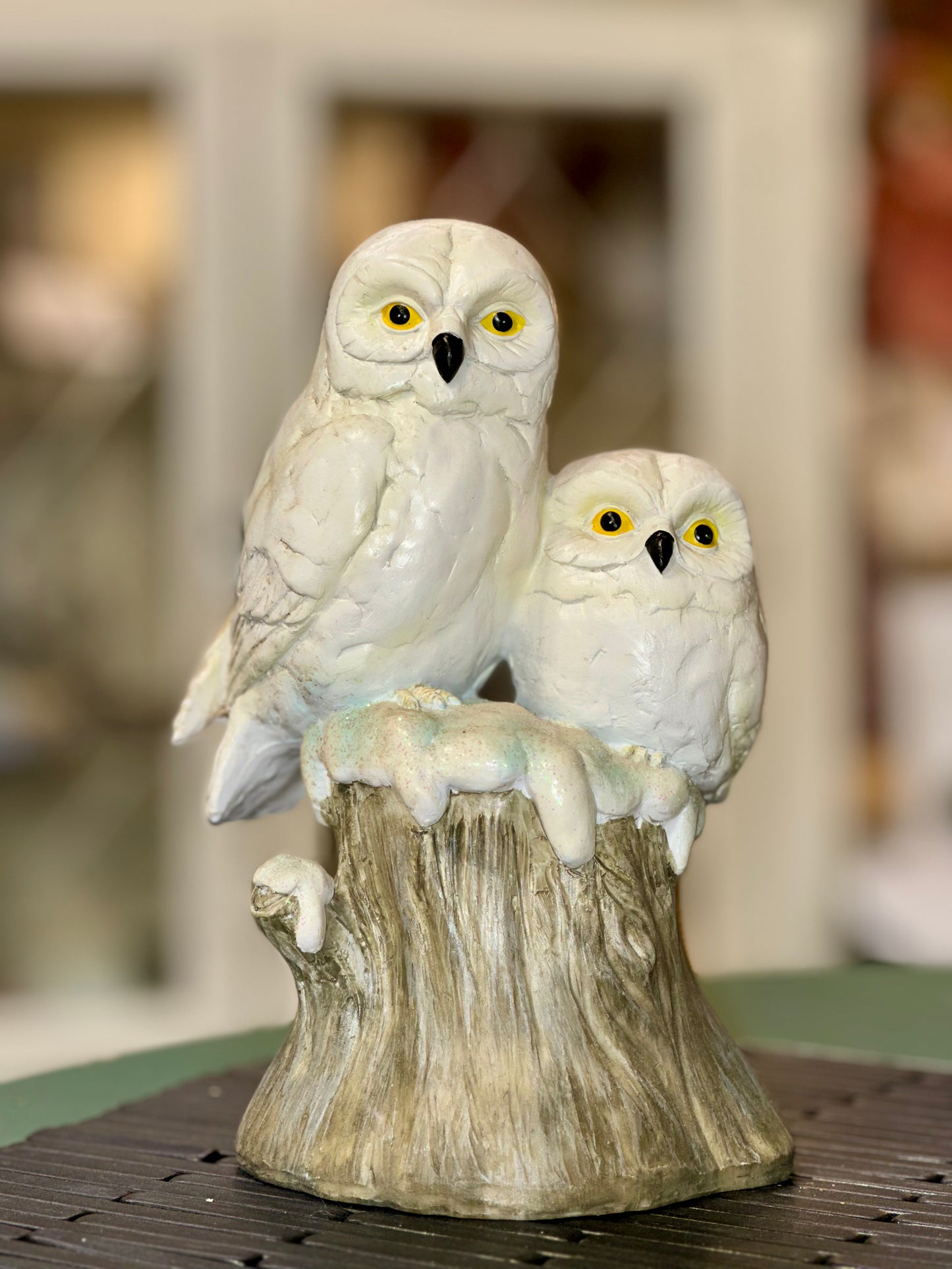 Vintage Snowy Owl Pair Figurine – Resin Woodland Sculpture with Tree Stump
