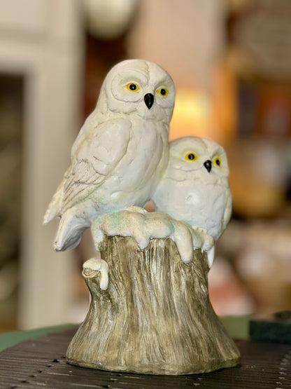 Vintage Snowy Owl Pair Figurine – Resin Woodland Sculpture with Tree Stump