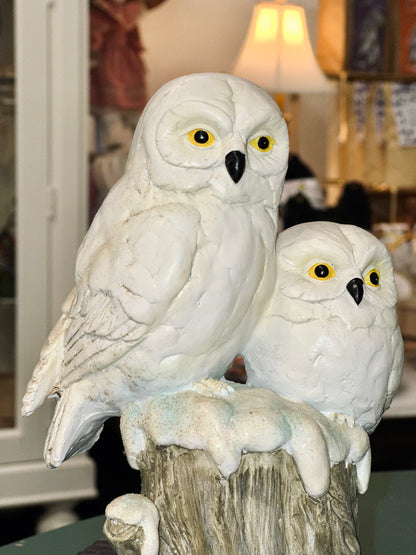 Vintage Snowy Owl Pair Figurine – Resin Woodland Sculpture with Tree Stump