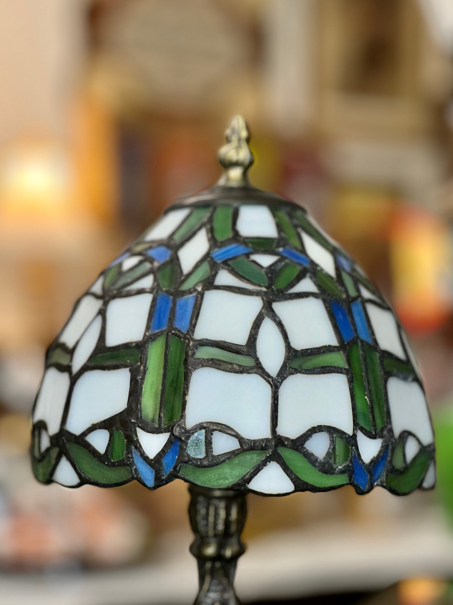 Vintage Tiffany-Style Stained Glass Accent Lamp