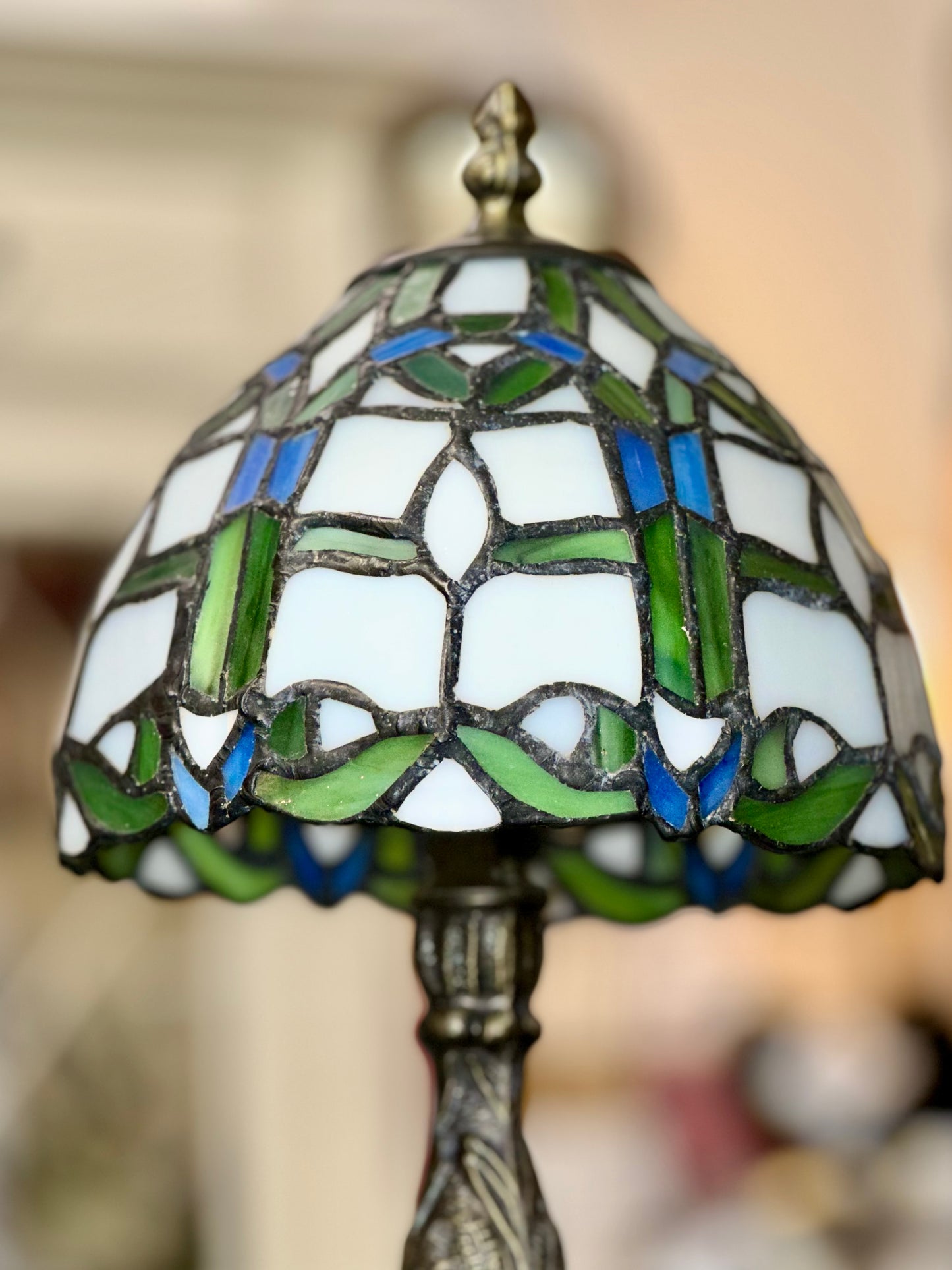 Vintage Tiffany-Style Stained Glass Accent Lamp