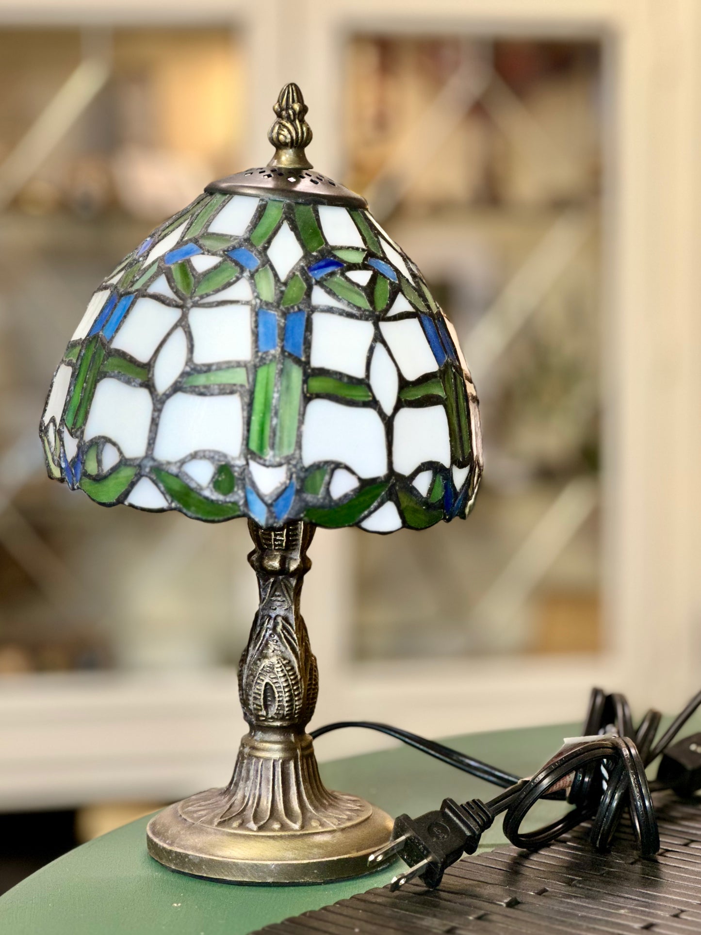 Vintage Tiffany-Style Stained Glass Accent Lamp