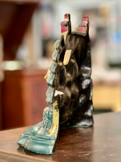 Detailed English cottage doorstop for farmhouse décor