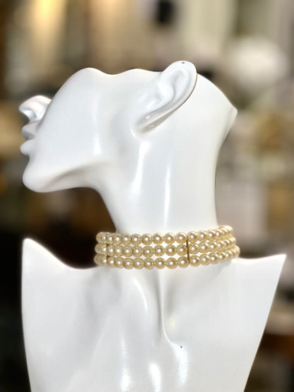 Pearl jewelry collection display