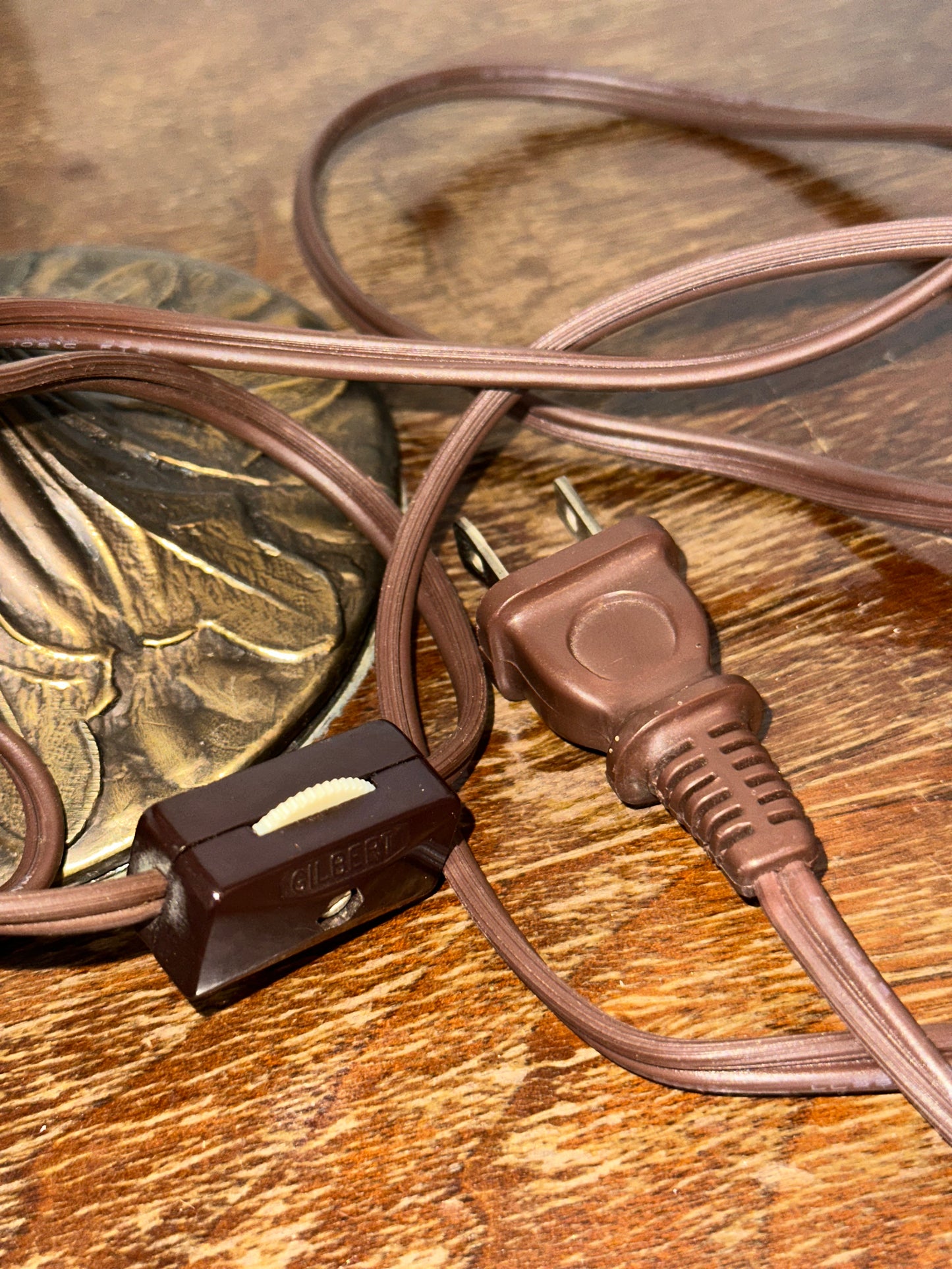 cottagecore lamp with inline switch on cord close up