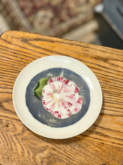 Vintage Japanese plate floral motif center