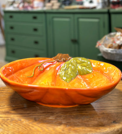 Pumpkin-shaped bowl look close up